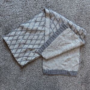 Women’s Knit Scarf